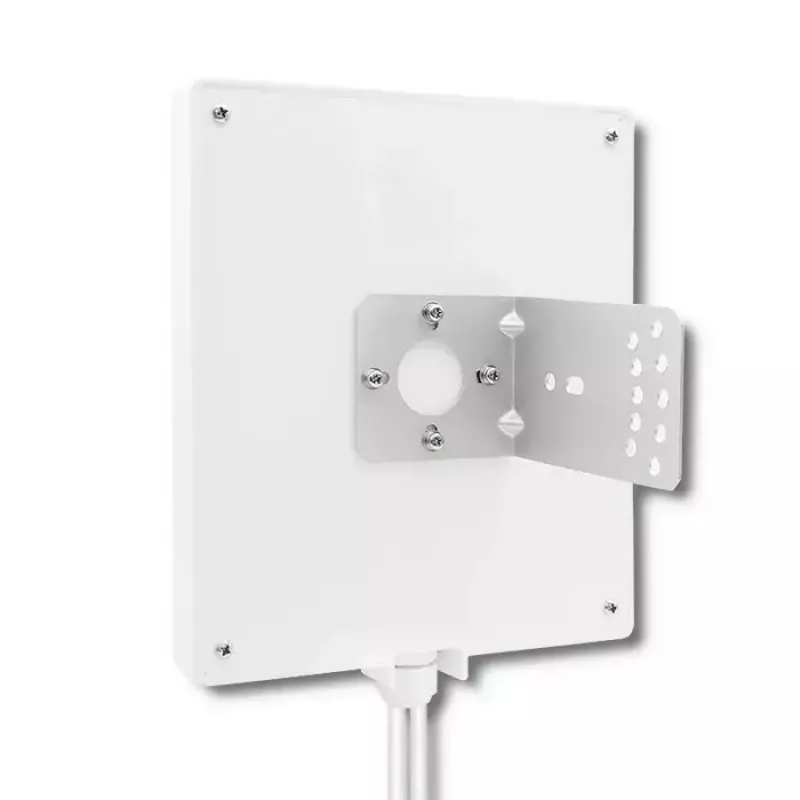 Kryptinė lauko 5G LTE antena QOLTEC 57022 – 14 dBi, 700–3800 MHz, 50 Ω, varinis korpusas