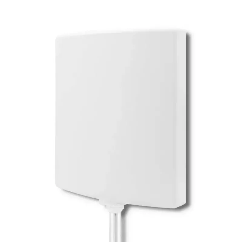 Kryptinė lauko 5G LTE antena QOLTEC 57022 – 14 dBi, 700–3800 MHz, 50 Ω, varinis korpusas