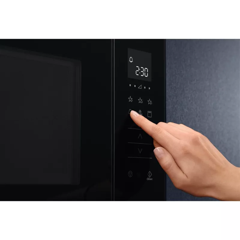 Įmontuojama solo mikrobangų krosnelė Electrolux LMS2203EMK, 700 W, 5 galios lygiai, 24,5 cm padėklas, LED ekranas, nerūdijančio plieno vidus, juoda