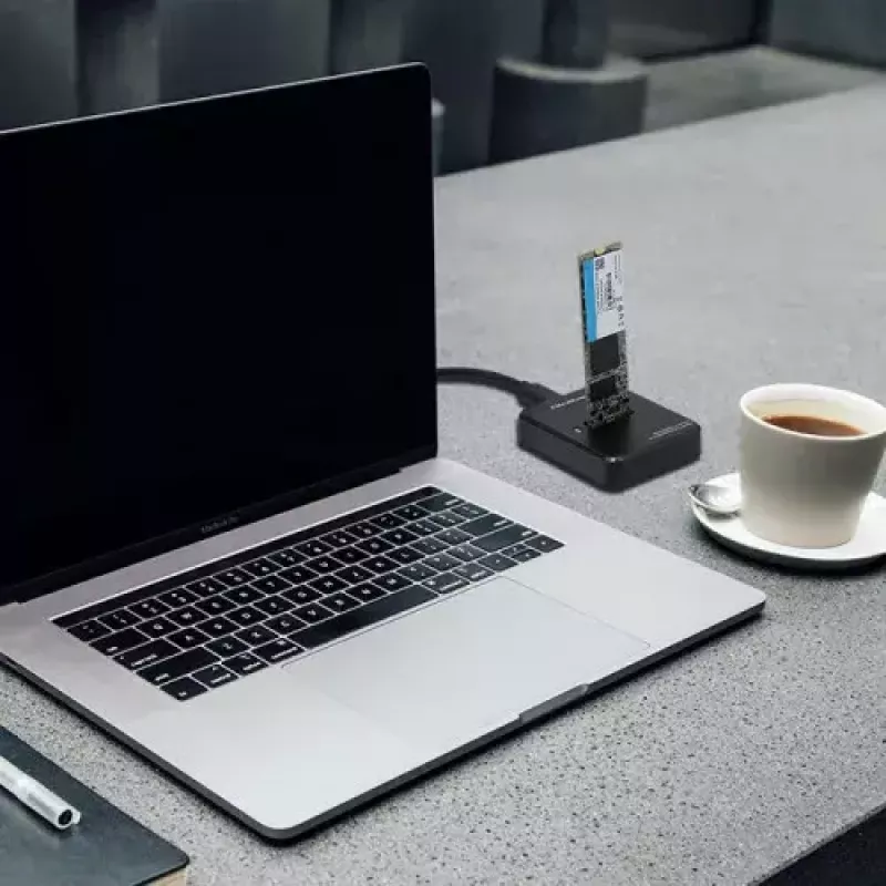 SSD dėklas QOLTEC 50313 Juodas – M.2 (22×80 / 22×110) PCIe ir SATA, USB Type-C (USB 2.0 / 3.2 Gen2)