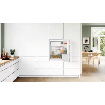 Bosch Serie 2 KIL22NSE0 kombinuotas šaldytuvas įmontuojamas 119 L baltas