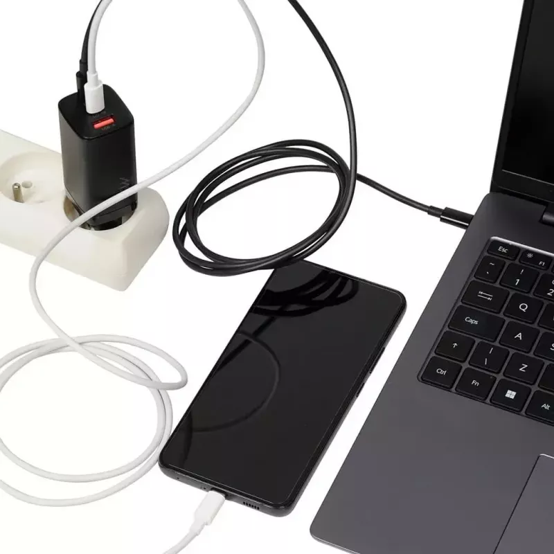 Mobiliojo įrenginio greitasis kroviklis IBOX ILUC65B — 65 W, 3x USB (2x USB-A Gen1, 1x USB-C), juodas, 100–240 V