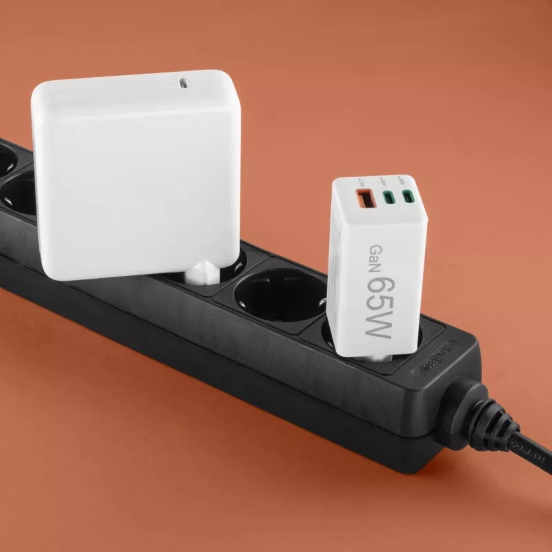 Hama 00201996 mobiliojo įrenginio greitasis įkroviklis Smartphone Baltas AC