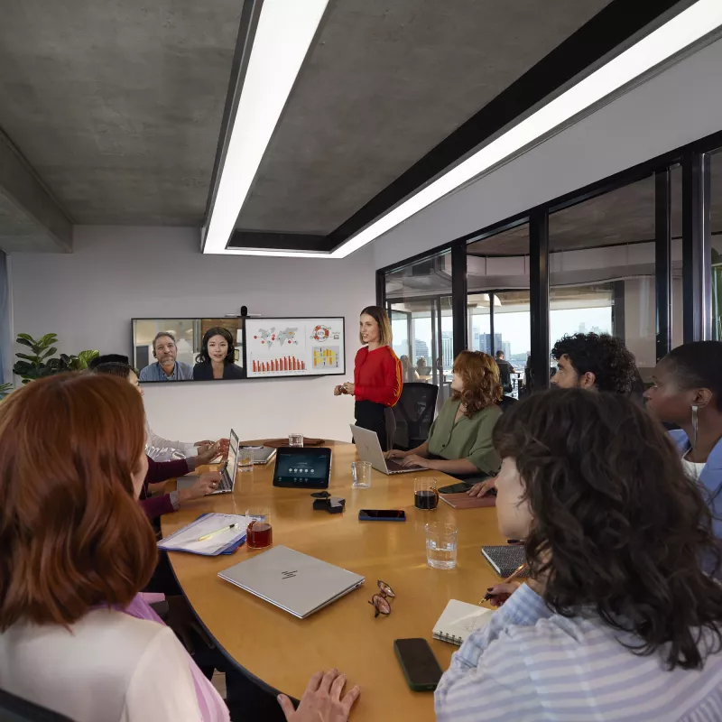 HP Poly Studio G62 vaizdo konferencijų sistema su tvirtinimo plokštės rinkiniu