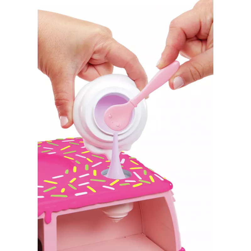MGA Entertainment Yummiland Lipgloss Truck – lėlių priekaba su lūpų blizgio gamybos rinkiniu