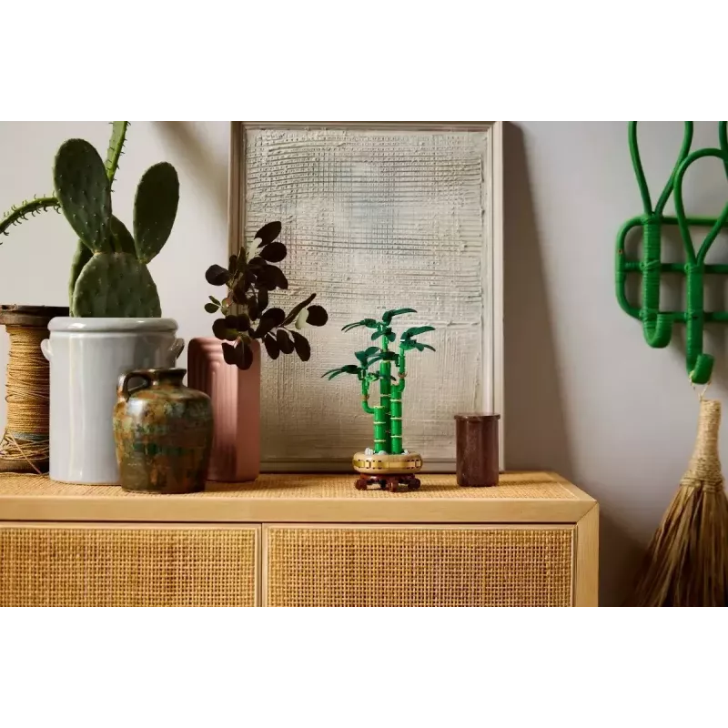 Dekoratyvinis LEGO Icons modelinis augalas — LEGO 10344 Lucky Bamboo Botaninė kolekcija, 325 dalių, 290 mm aukštis