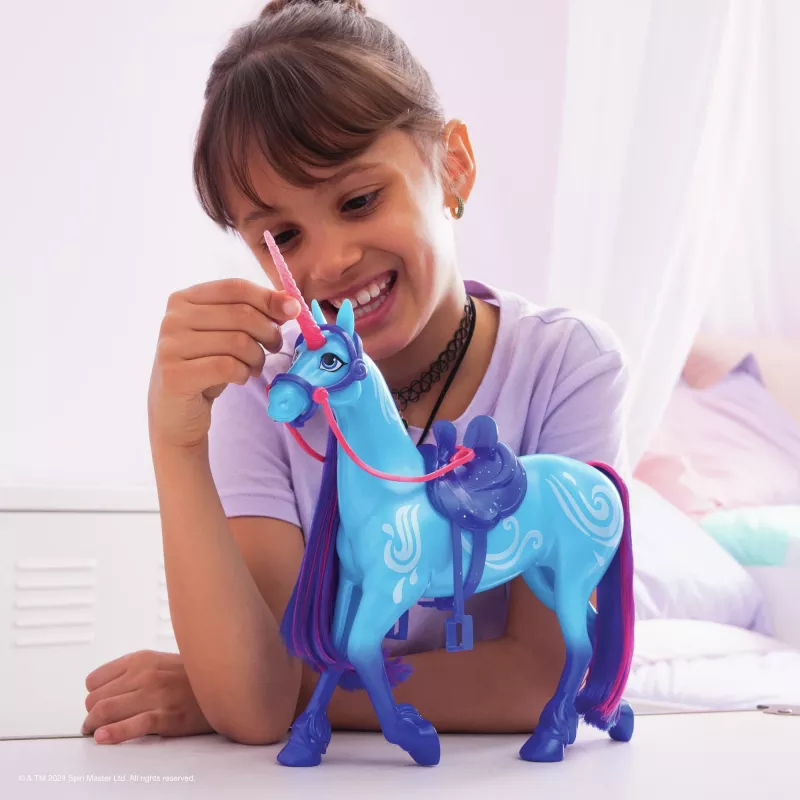 Unicorn Academy Arklys River su 2 jojimo aksesuarais, 11 colių, suderinamas su Isabel, lėlėmis ir vienaragiais, žaislai mergaitėms nuo 4 metų