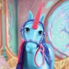 Unicorn Academy Arklys River su 2 jojimo aksesuarais, 11 colių, suderinamas su Isabel, lėlėmis ir vienaragiais, žaislai mergaitėms nuo 4 metų