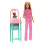 Barbie Baby Doctor lėlė su šviesiaplauke mados lėle, 1 kūdikio lėlė, baldai ir aksesuarai