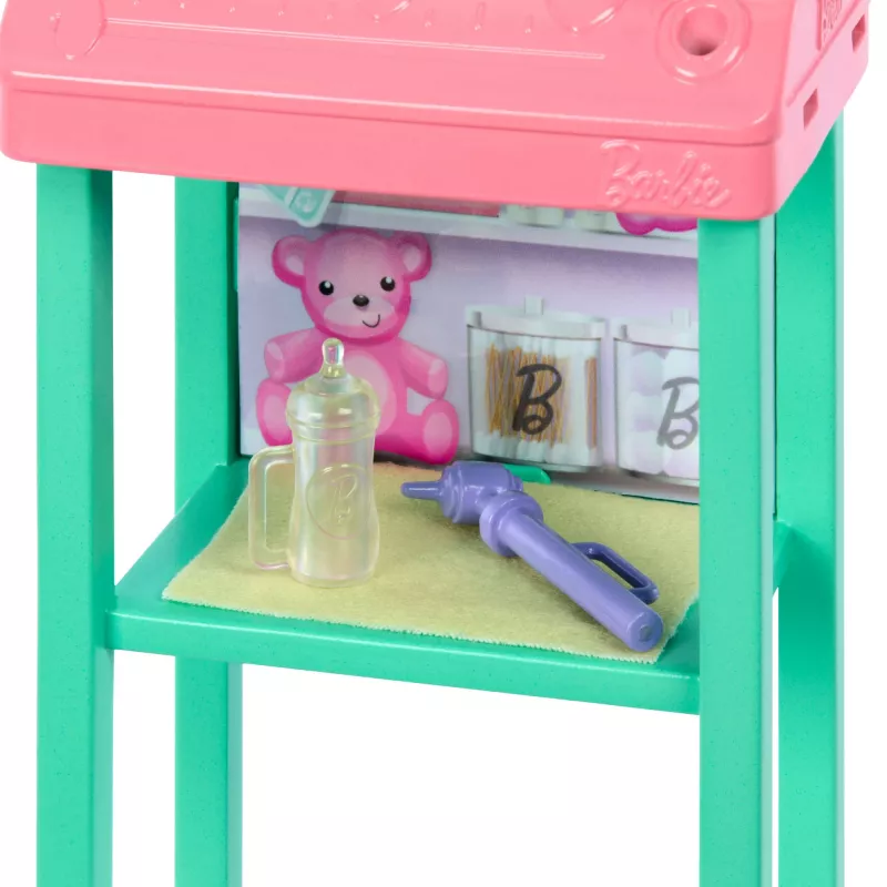 Barbie Baby Doctor lėlė su šviesiaplauke mados lėle, 1 kūdikio lėlė, baldai ir aksesuarai