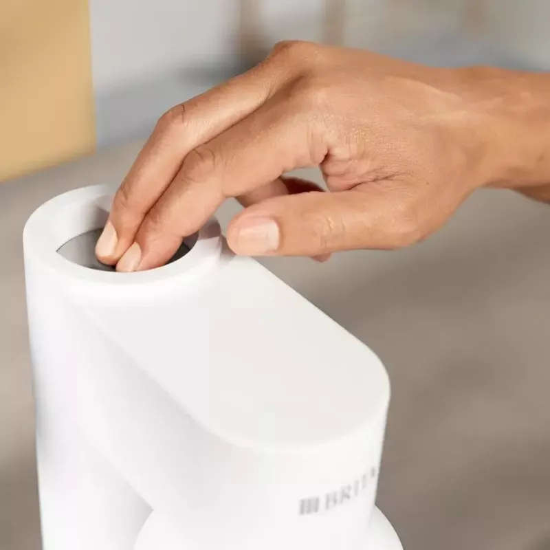 Sodos aparatas BRITA Carbonator 1046730 Baltas – kompaktiškas gazuoto vandens gamintojas su 2 buteliais (231×126×443 mm)