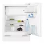 Įmontuojamas kombinuotas šaldytuvas Electrolux LFB3AE82R — 93 L talpa, 16 L viršutinis šaldiklis, liečiamas valdymas, reversinės durelės, baltas