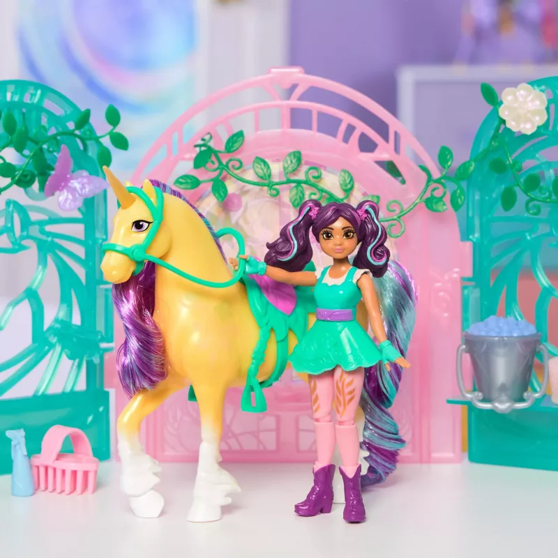 Unicorn Academy, Ava lėlė ir besikeičiančios spalvos Leaf arklidžių žaidimų rinkinys, Velykų dovanų idėja, 15 aksesuarų, lėlės ir vienaragiai mergaitėms nuo 4 metų