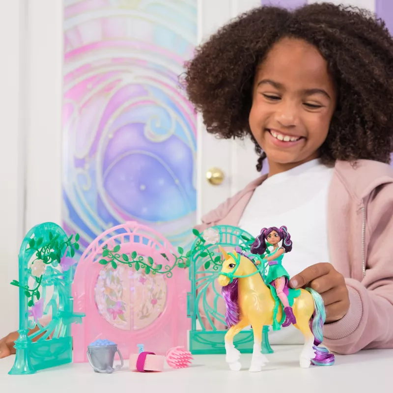 Unicorn Academy, Ava lėlė ir besikeičiančios spalvos Leaf arklidžių žaidimų rinkinys, Velykų dovanų idėja, 15 aksesuarų, lėlės ir vienaragiai mergaitėms nuo 4 metų