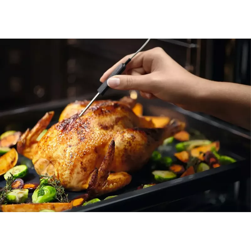 Įmontuojama orkaitė Electrolux EOD6F77WZ SteamBake 600, 72 l, katalizinė, A+