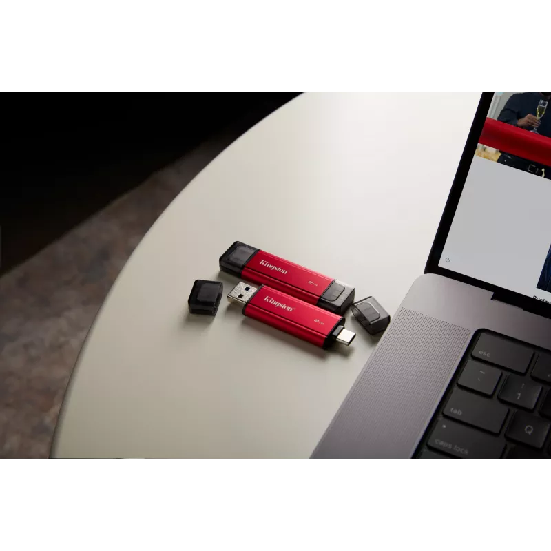 Išorinis SSD diskas Kingston 2TB Dual USB-A/USB-C, USB 3.2 Gen 2, Skaitymas 1050 MB/s, Rašymas 950 MB/s, Juodai/Raudonas