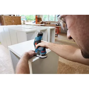 Bosch GKF 12V-8 Professional 13000 RPM rankinis frezavimo aparatas (juoda, mėlyna, raudona)