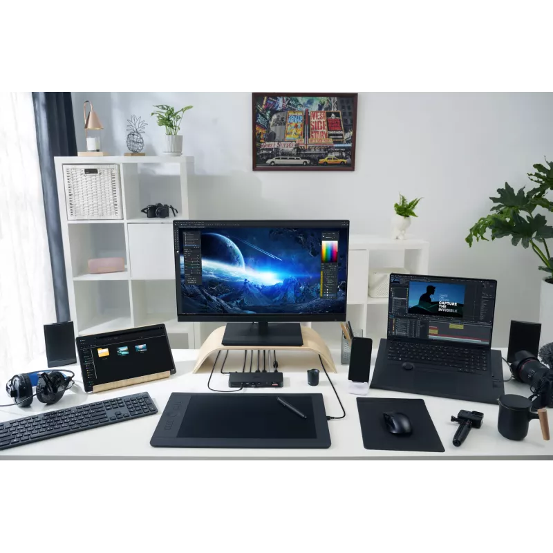 Dokavimo stotelė ASUS DC500 Thunderbolt 4, trys 4K ekranai, 150W PD, 2x HDMI 2.1, 2x USB-A, 2x USB 2.0, RJ-45, MicroSD