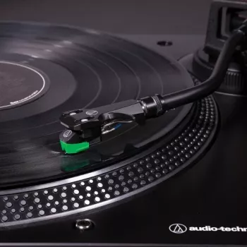 Audio-Technica AT-LP120XUSB tiesioginės pavaros patefonas (analoginis ir USB), sidabrinis