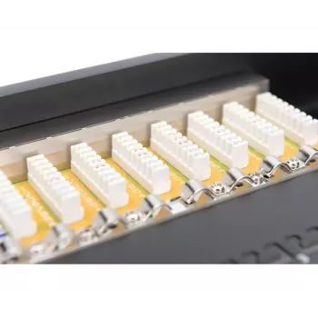 DIGITUS CAT6, E klasės ekranuotas pataisų skydelis 16 prievadų RJ45, 8P8C, LSA, 1U, stelažinis, juodos spalvos RAL9005/482x44x109