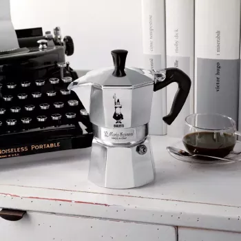 Kavinukas kavai BIALETTI Moka Express 0,2 L aliuminis juodas – 3 puodeliams (200 ml), ne indukcijai