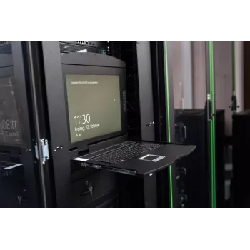 DIGITUS modulinė 43,2 cm (17 colių) TFT konsolė su 8 prievadų KVM, RAL 9005 juoda – Qwertzu vokiška