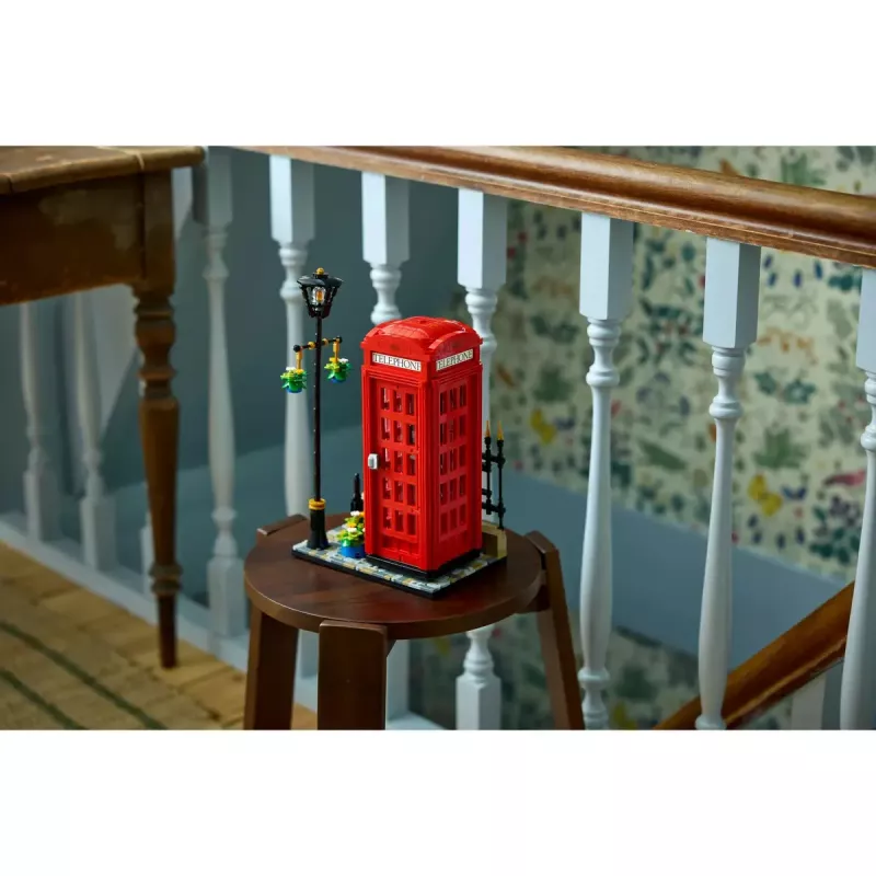 Statybinis žaislas LEGO Raudona Londono telefono būdelė 21347 – modulinis kolekcinis rinkinys, 1460 dalių, 18+