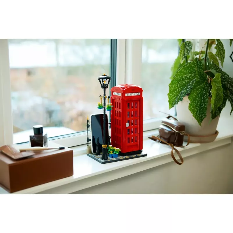 Statybinis žaislas LEGO Raudona Londono telefono būdelė 21347 – modulinis kolekcinis rinkinys, 1460 dalių, 18+