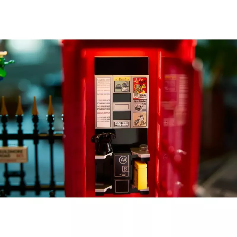 Statybinis žaislas LEGO Raudona Londono telefono būdelė 21347 – modulinis kolekcinis rinkinys, 1460 dalių, 18+