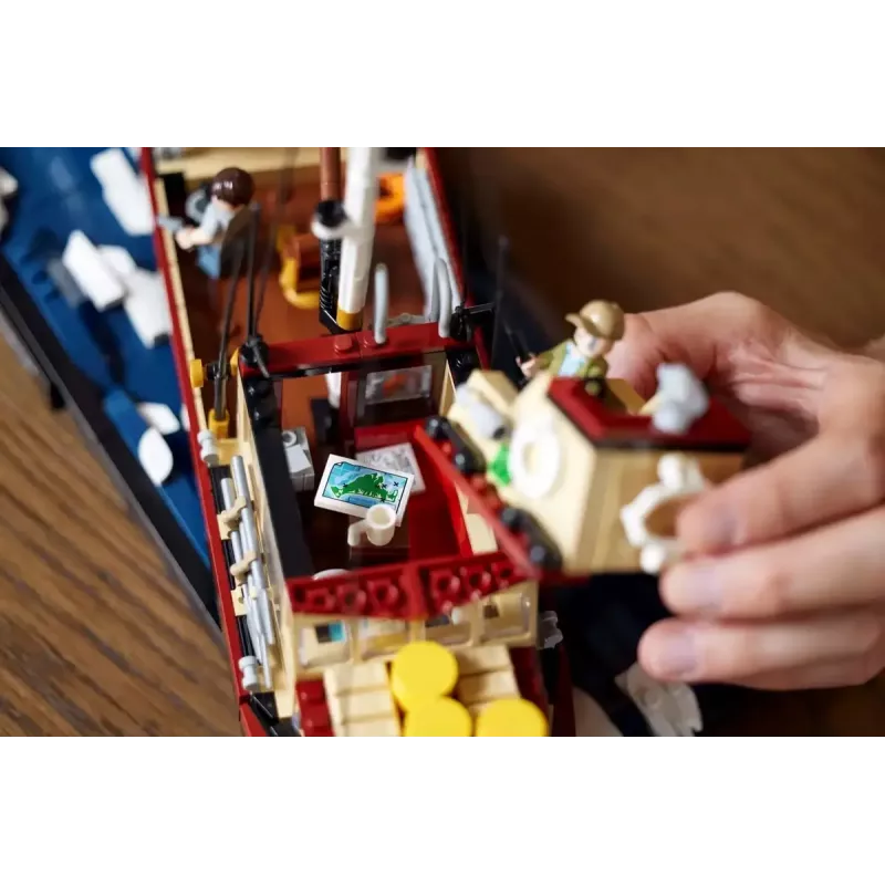 Statybinis žaislas LEGO Ideas 21350 Jaws rinkinys – 1497 dalių, 3 minifigūrėlės, valtis ir ikoniškas ryklys, rekomenduojamas amžius 18+