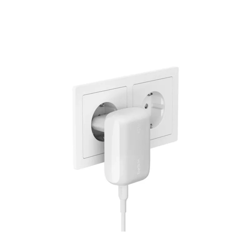 BELKIN BoostCharge 42W+30W USB-C+12W Dvigubas sieninis įkroviklis baltas