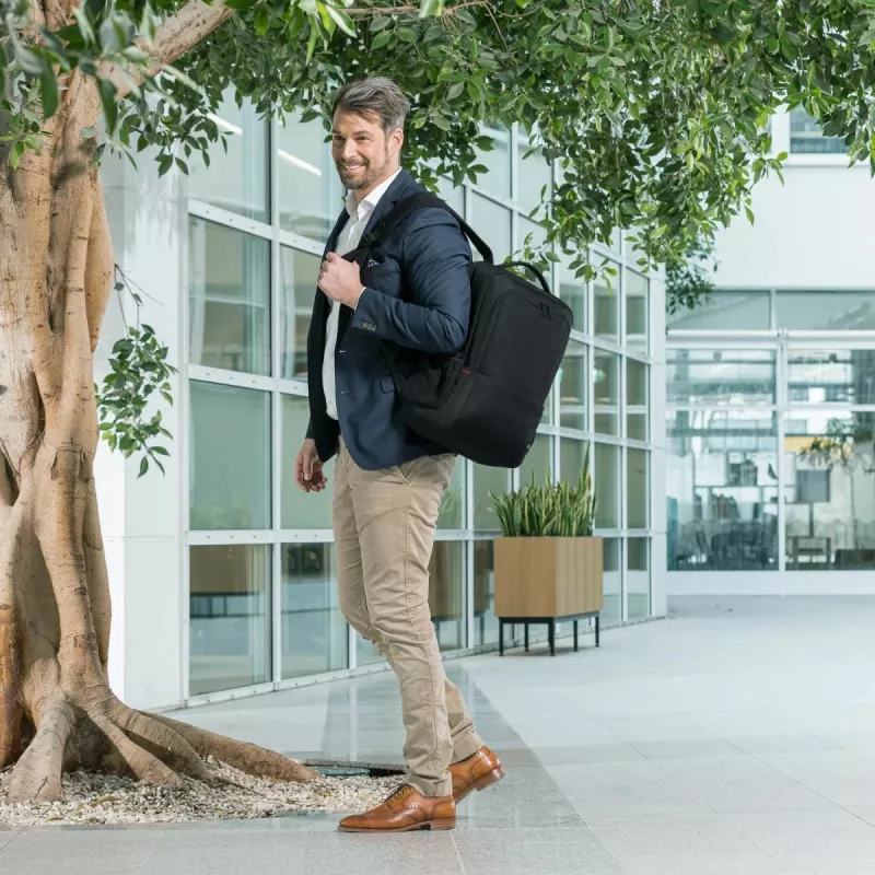 DICOTA Eco Backpack Plus Base - 13-15.6 inch nešiojamojo kompiuterio kuprinė - juoda / 300D rPET poliesteris