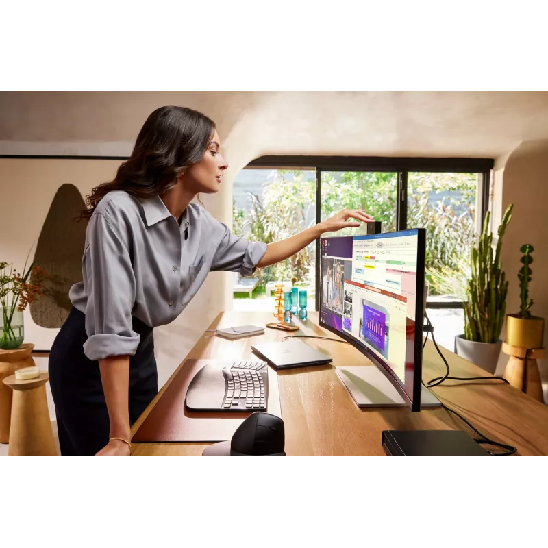 HP Series 7 Pro 34 colių WQHD konferencinis monitorius - 734pm, 86,4 cm (34 colių), 3440 x 1440 pikselių, Wide Quad HD, LCD, 5 ms, juoda, sidabrinė