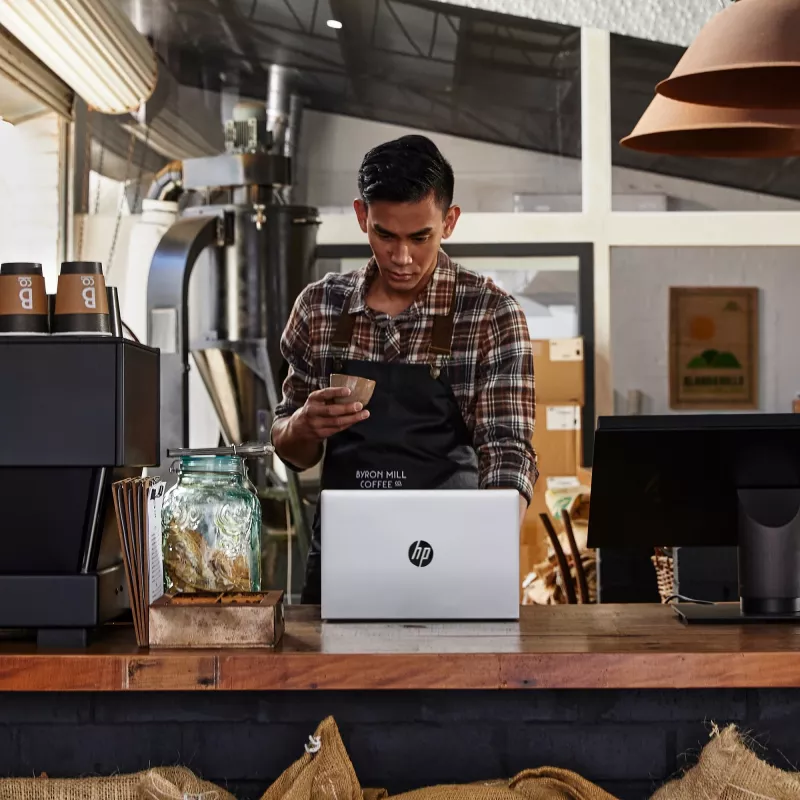 HP ProBook 445 G9 AMD Ryzen™ 5 5625U nešiojamas kompiuteris 35,6 cm (14 col.) Full HD 8 GB DDR4-SDRAM 256 GB SSD Wi-Fi 6 (802.11ax) Windows 11 Pro sidabrinis