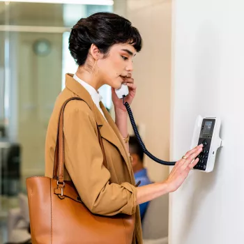 IP telefonas HP Poly Edge E100 su PoE, IPS ekranu