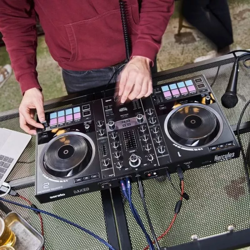 Hercules Inpulse 500 DJ valdiklis su DVS sistema, juodas
