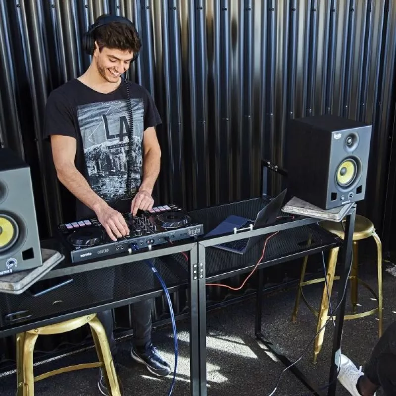 Hercules Inpulse 500 DJ valdiklis su DVS sistema, juodas