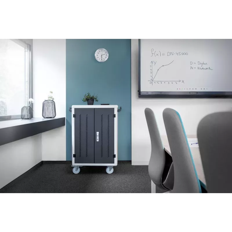 DIGITUS Įkrovimo vežimėlis 30 vietų, 15,6 col., juodas 1100 x 700 x 650 mm, su USB, PDU, ventiliatoriumi
