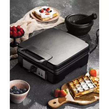 Vaflinė Adler AD 3049, 4 kvadratiniai vafliai, nelipni danga, 1800 W, juoda