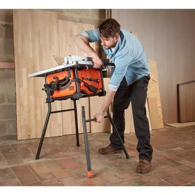 Staldis pjūklas Black & Decker BES720-QS — 1800 W, 25,4 cm diskas, 8,5 cm pjovimo gylis, ant kojų, su staliniu pratęsimu