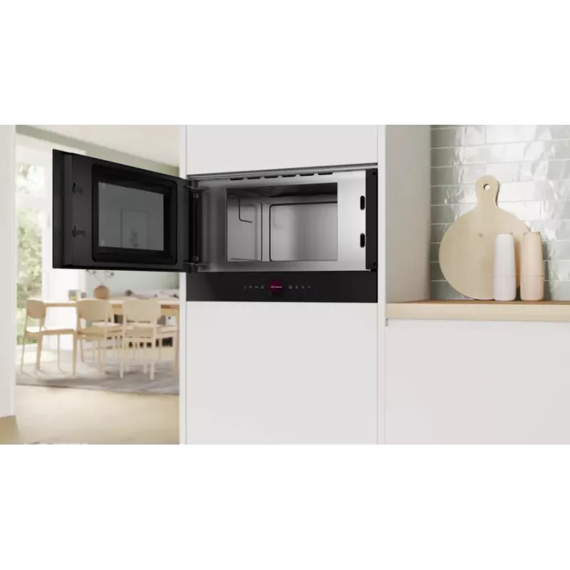 Įmontuojama mikrobangų krosnelė Bosch Serie 8 BFL7221B1 — 900 W, 21 L, jutiklinis valdymas, juoda