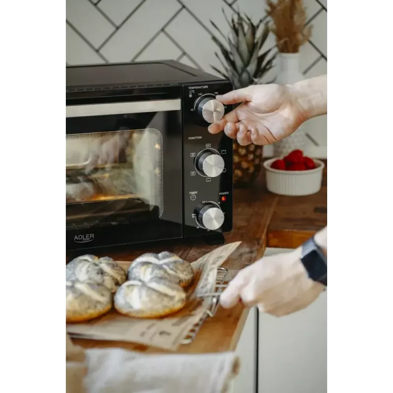 Elektrinė stalviršinė orkaitė Adler AD 6024 – kompaktiška, 22 l, 1300 W, juoda