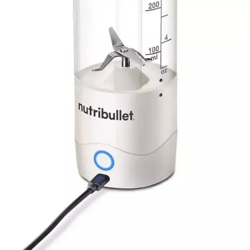 Sportinis blenderis NUTRIBULLET Portable 0,475 L baltas su Tritan dubeniu ir nerūdijančio plieno peiliais, maitinamas baterija