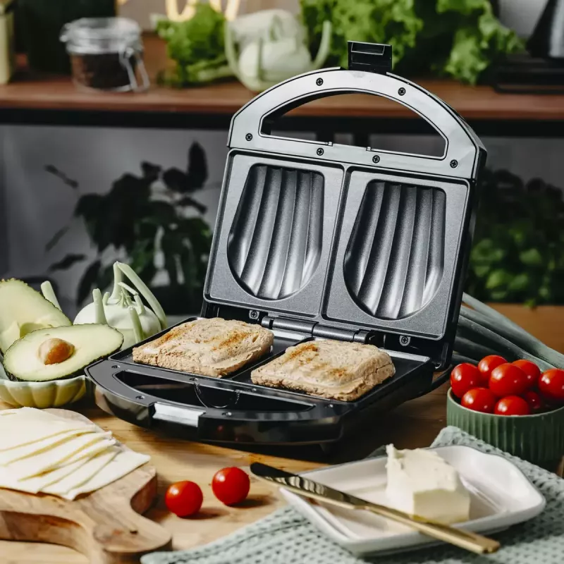 Sumuštinių keptuvė Adler AD 3069 – kompaktiškas sumuštinių presas, 750 W, 2 sumuštiniams, juoda