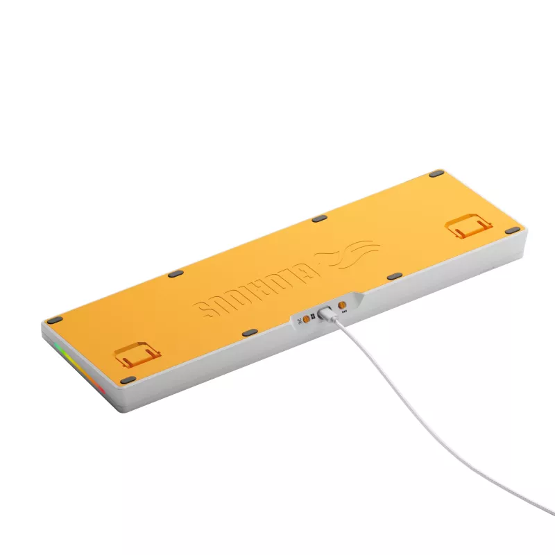 Mechaninė pilno dydžio (100%) laidinė klaviatūra GLORIOUS GMMK 3 HE – balta, USB, QWERTY, RGB