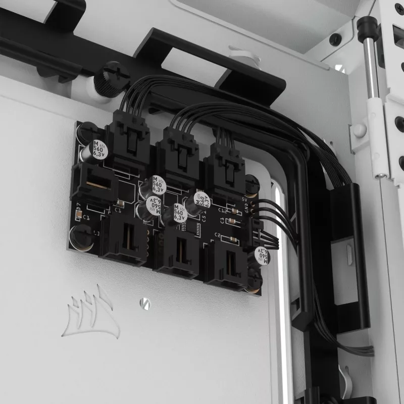 CORSAIR iCUE 5000X RGB – Baltas vidutinis bokštinis kompiuterio korpusas su grūdintu stiklu