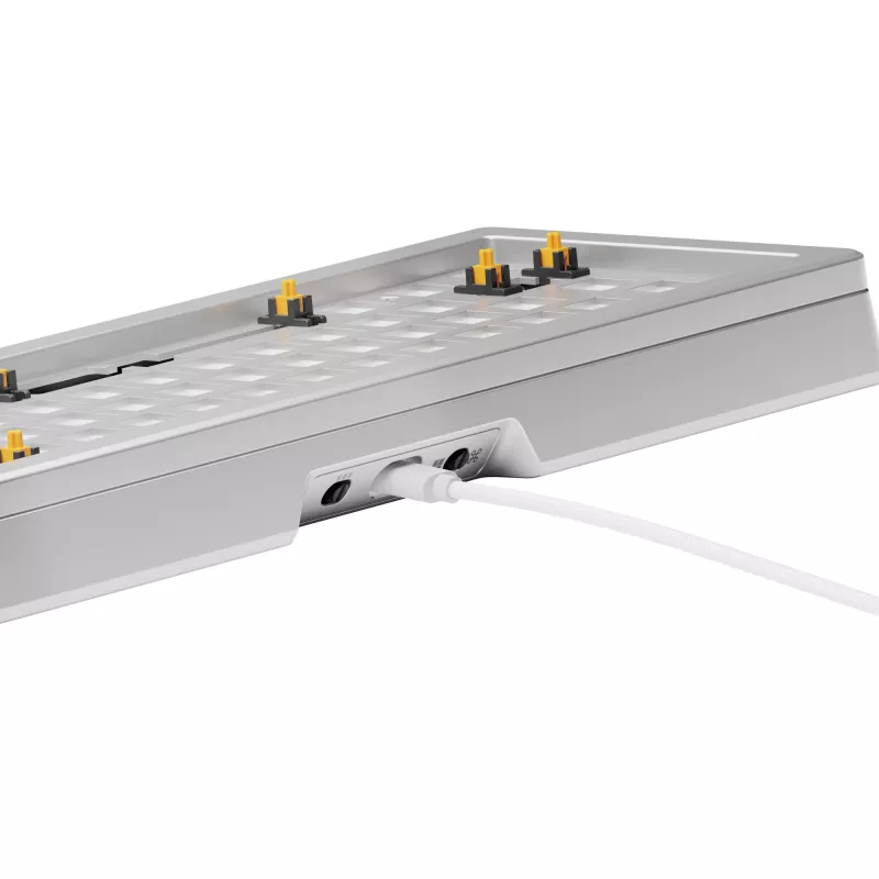 Mechaninė klaviatūra GLORIOUS GMMK 3 PRO 65% Barebones Wired Silver — 65% USB RGB, 2 m laidas