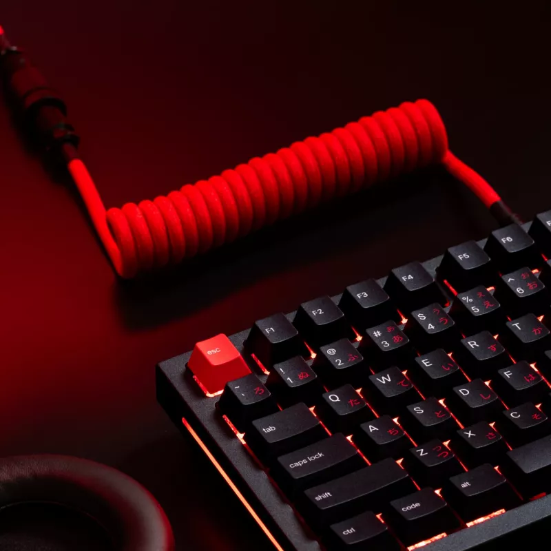 Susuktas USB laidas GLORIOUS GMMK Crimson Red – nuimamas klaviatūros laidas, spyruoklinis dizainas
