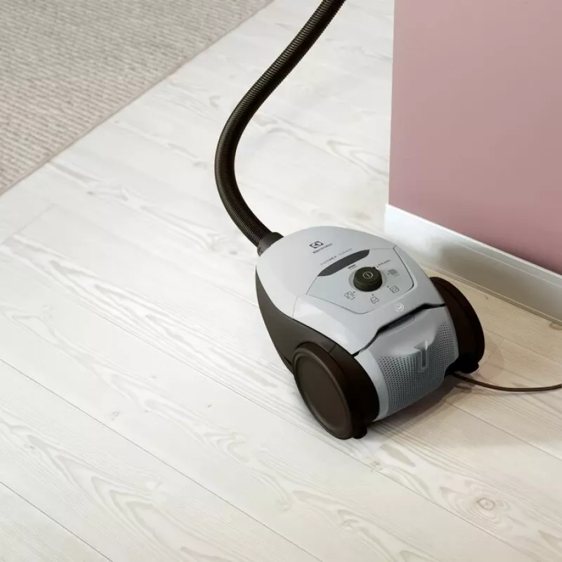 Cikloninis dulkių siurblys Electrolux Pure D8 — 3,5 L dulkių maišas, 600 W, teleskopinis vamzdis, higienos filtras, 12 m spindulys