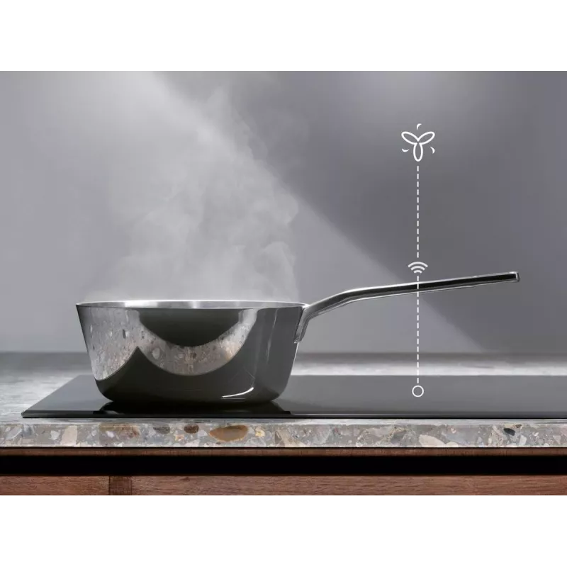 Indukcinė kaitlentė Electrolux Serie 700 EIS62453 Juoda 60 cm 4 zonos